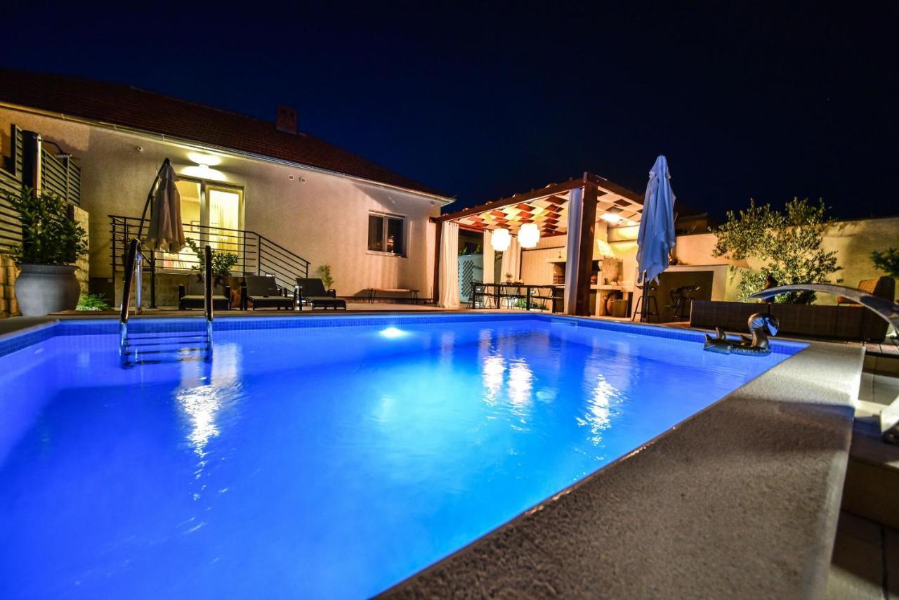 Villa Teuta Zadarvillas Exteriör bild